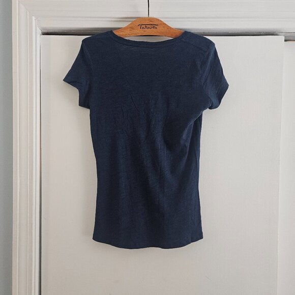 NFL New England Patriots Women's V-Neck T-Shirt Navy Short Sleeve Size Medium - Picture 2 of 6